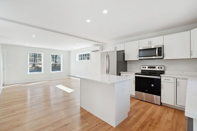 Building Photo - 16 Cardinal Ln