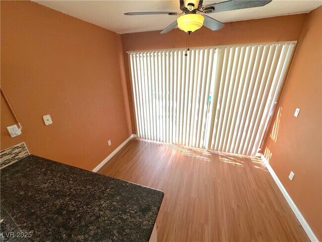 Building Photo - 10041 Dove Ridge Dr
