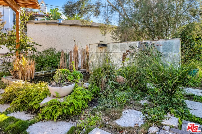 Building Photo - 8207 Stewart Ave