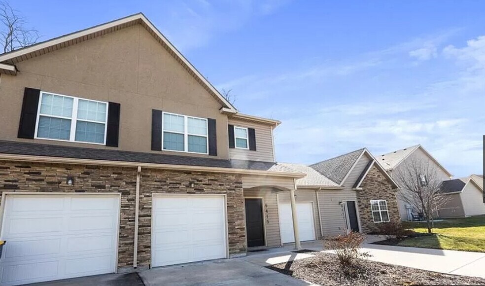 Building Photo - 9411 N Adrian Ave