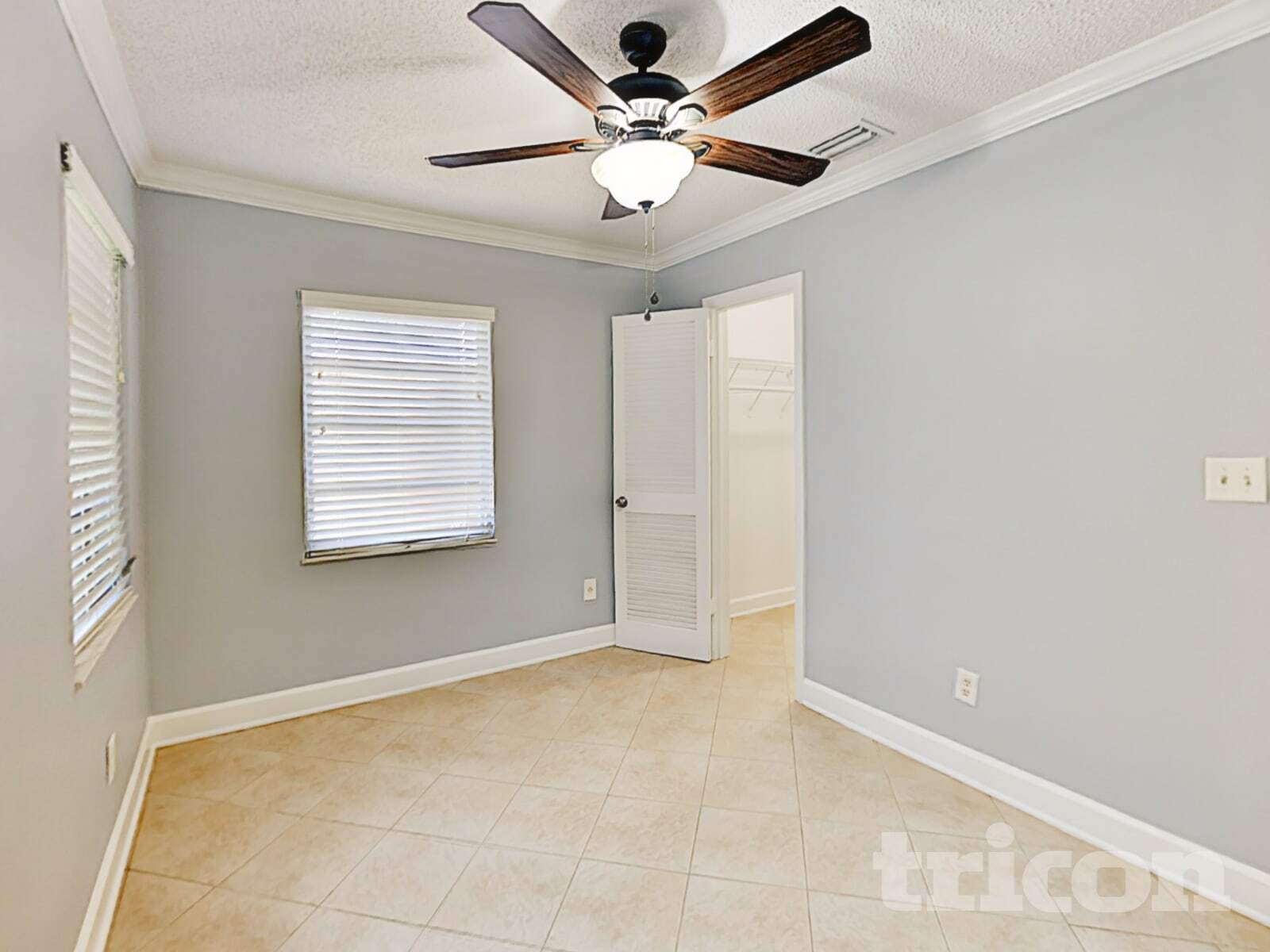 Building Photo - 225 W King St