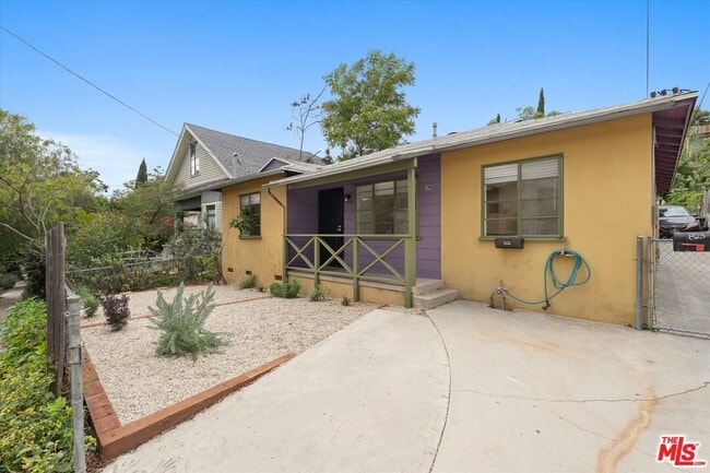 Building Photo - 821 Laveta Terrace