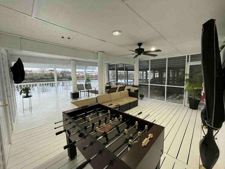 Building Photo - 1343 Waters Edge Dr