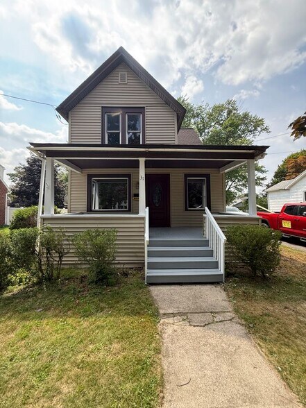 Primary Photo - 31 Summer St