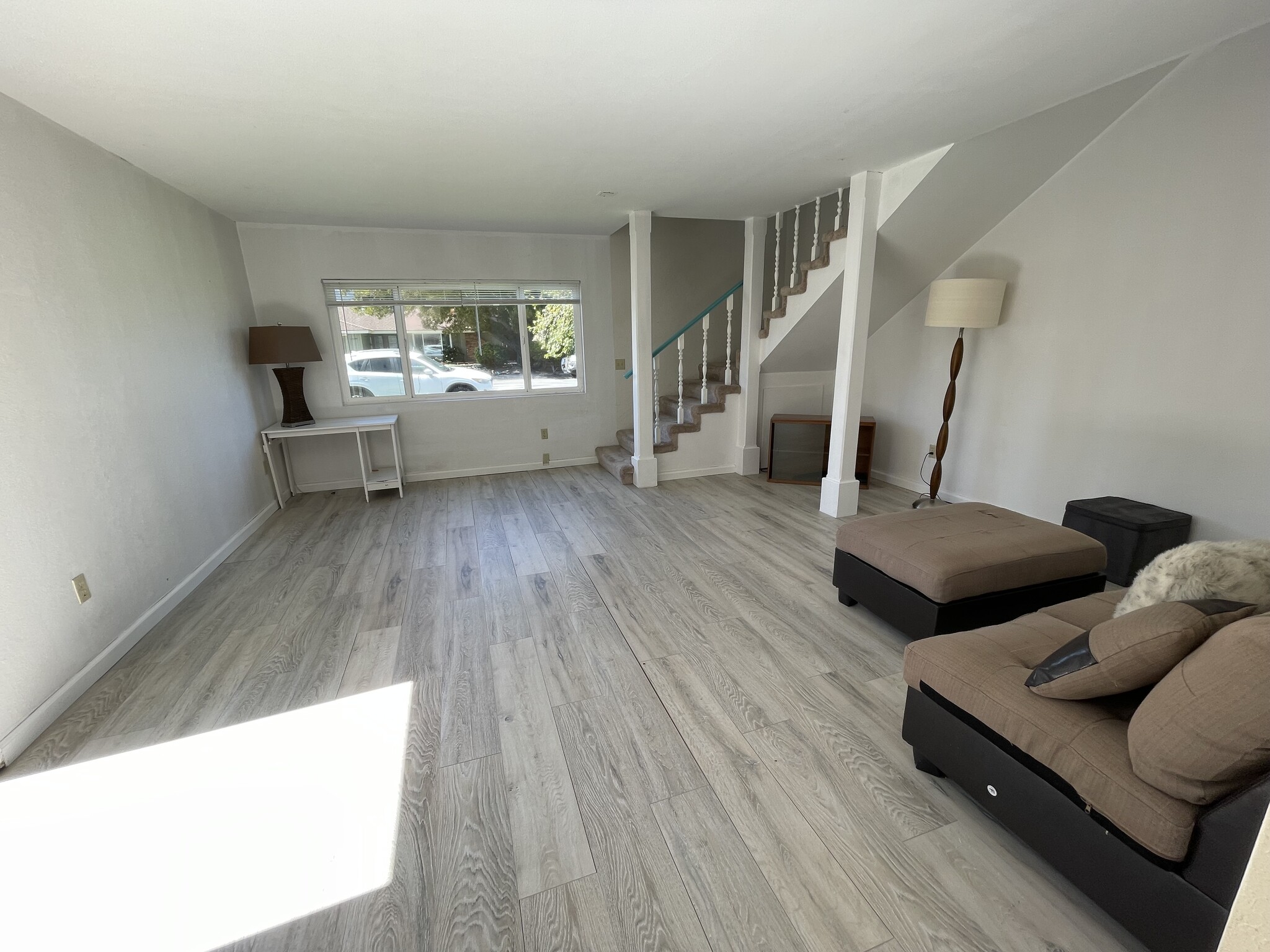 Extra living/bonus room on street side with seperate entrance - 1534 Oceanaire Dr