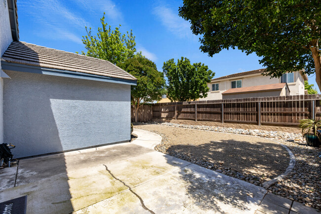 Building Photo - 8753 Redwood Grove Way