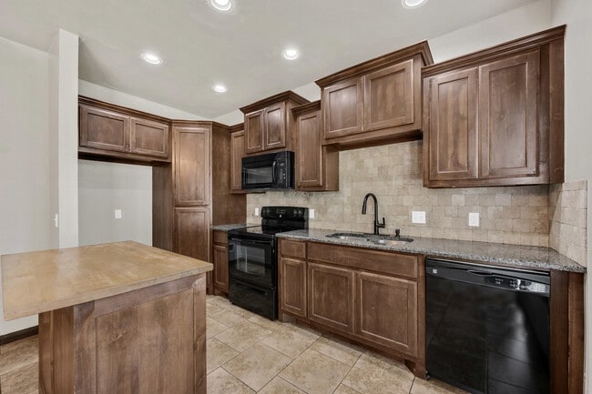 Building Photo - 14 NE 7th St