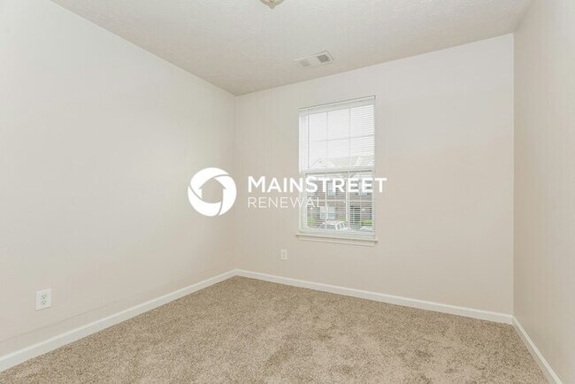 Building Photo - 3 Bedroom Pet-Friendly Home in La Vergne, TN with Main Street Renewal