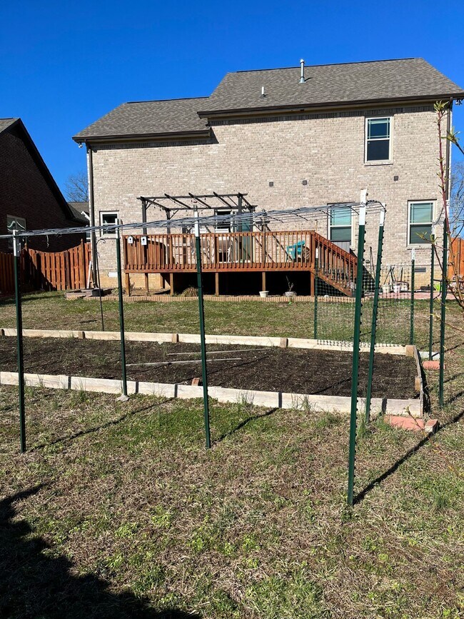 Building Photo - 6050 Sanmar Dr