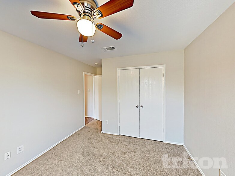 Building Photo - 1015 James Donald Ln