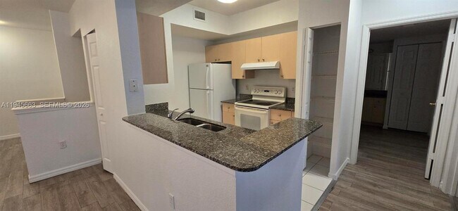 Building Photo - 2589 Centergate Dr