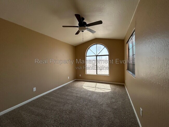 Building Photo - 5943 W Drake Ct