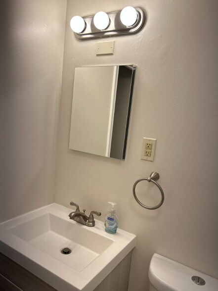 Building Photo - 1 Lancelot Court