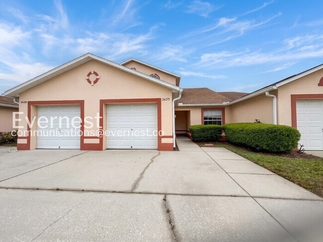 Building Photo - 3435 Village Green Ct