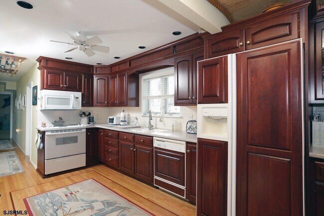 Building Photo - 2407 Oberon Ave
