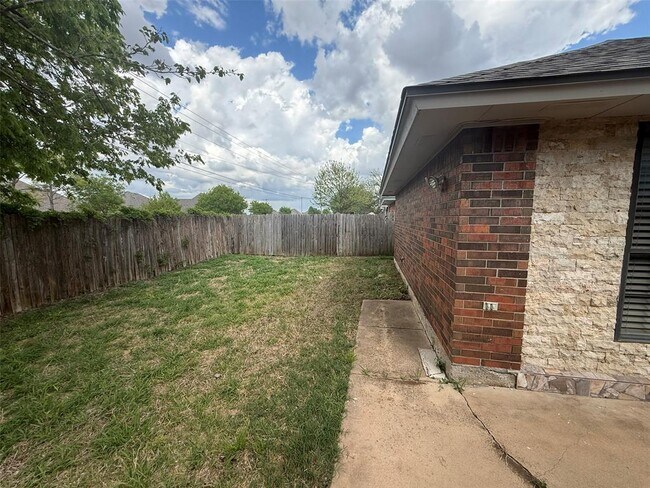 Building Photo - 8521 NW 121st St