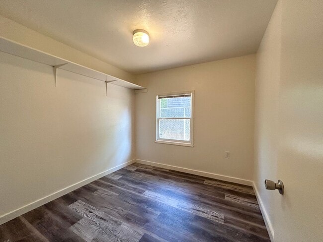 Building Photo - Serene 2 Bed, 1 Bath Home
