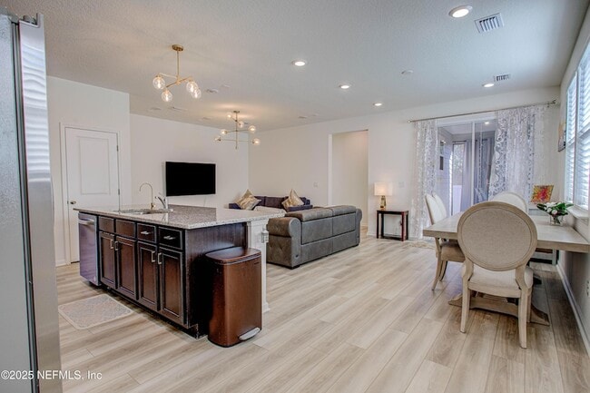 Building Photo - 168 Rambling Brk Trl