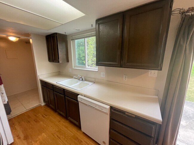 Building Photo - 785 S 200 E