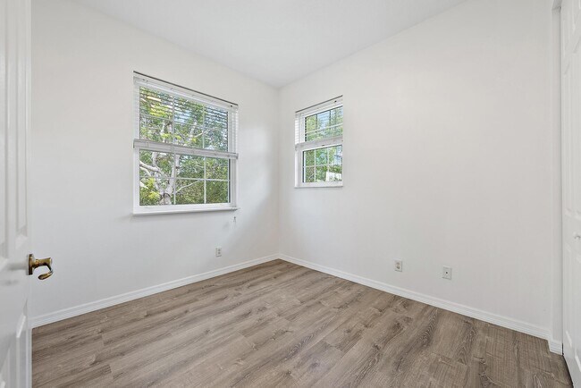 Building Photo - 1522 Limetree Bay Ave