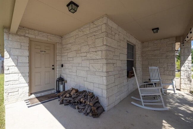 Building Photo - 718 Sugar Brook Dr