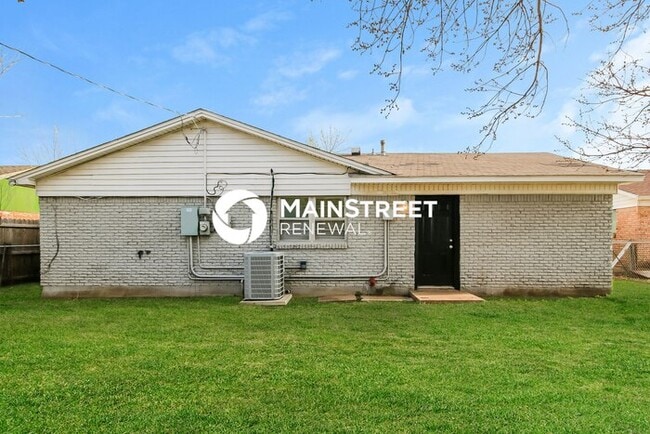 Building Photo - 3 Bedroom Pet-Friendly Home in Oklahoma City, OK with Main Street Renewal