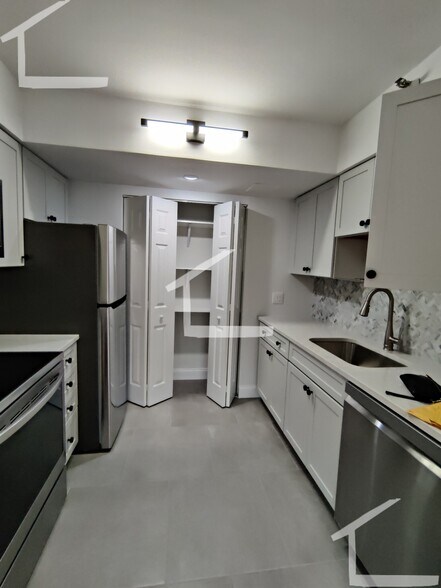 Building Photo - 1731 Beacon St