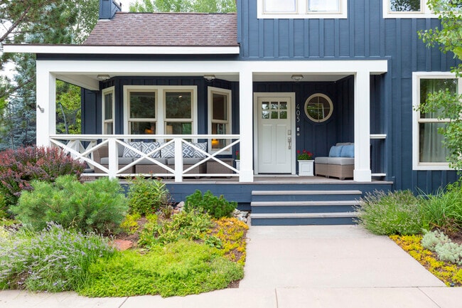 Building Photo - 405 Meadow Ct