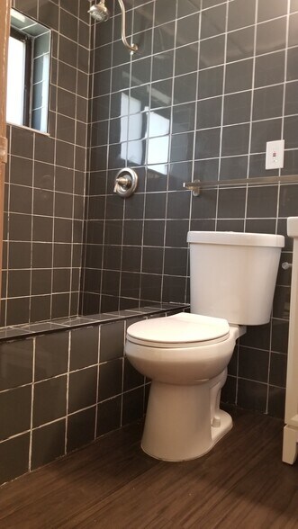 Building Photo - 1952 Madison St