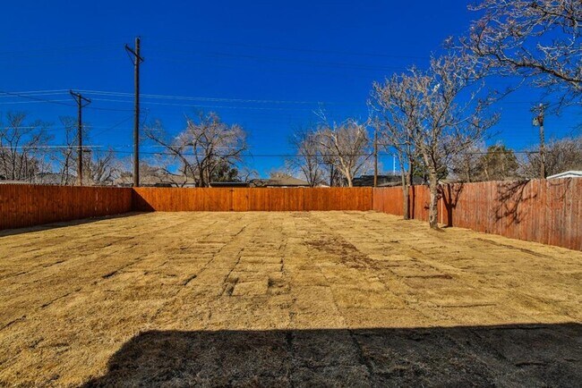 Building Photo - PRE-LEASING FOR JUNE OR JULY! Beautiful Newer Construction Home