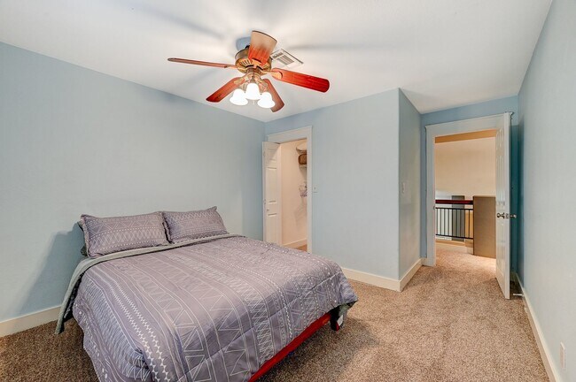 Building Photo - Charming 4 bedroom 3 bath fully furnished pool home in the heart of spring valley!