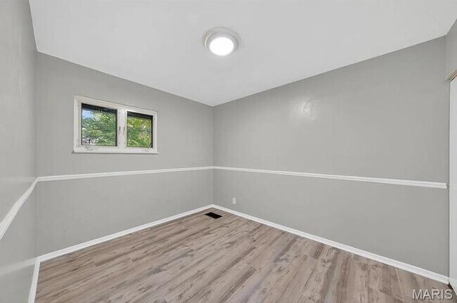 Building Photo - 138 Grampian Rd