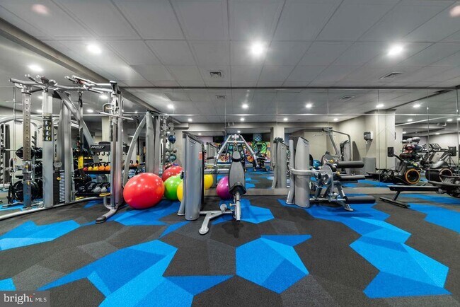 Building Photo - 1422 Chestnut St