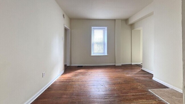 Building Photo - 461 E Haines St
