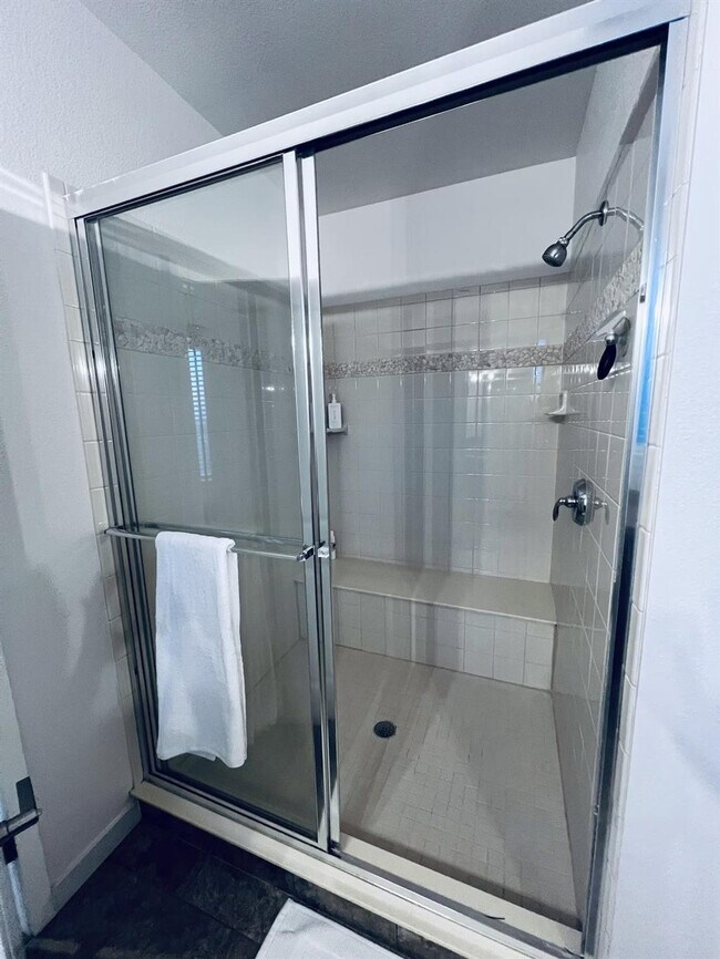 Building Photo - 15557 W 95th Ave