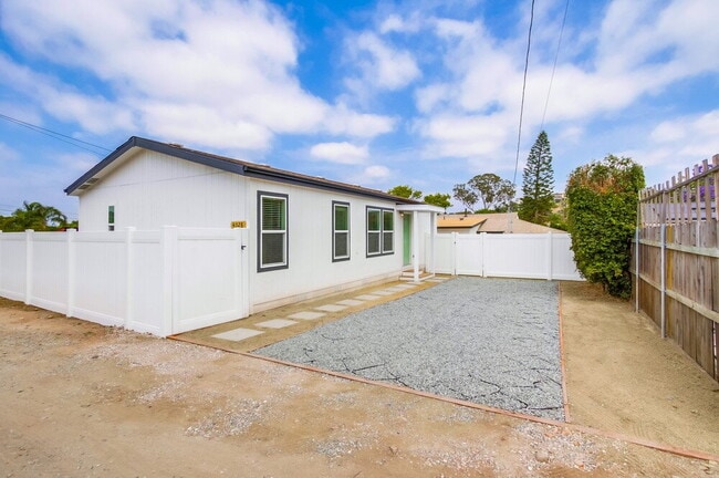 Building Photo - San Diego La Mesa Brand New 3 bed /2 bath ...