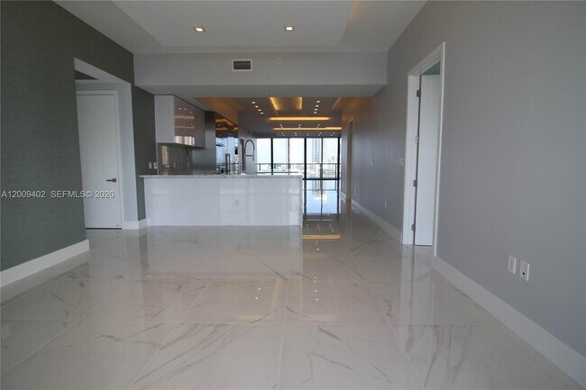 Building Photo - 5000 Island Estates Dr
