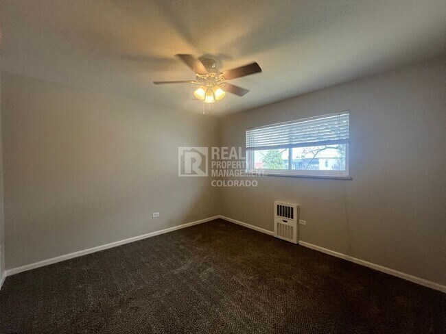 Building Photo - 2260 S Vly Hwy