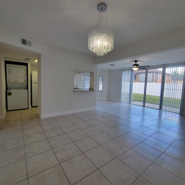 Building Photo - 739 Orchid Dr