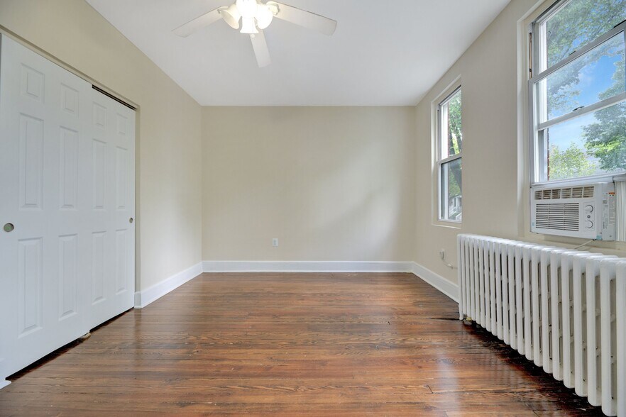 Building Photo - 618 Columbia Rd NW