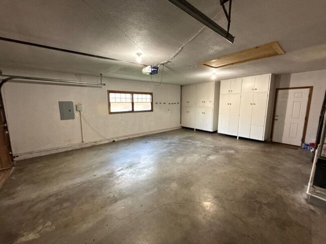 Building Photo - 610 Liberty St SE