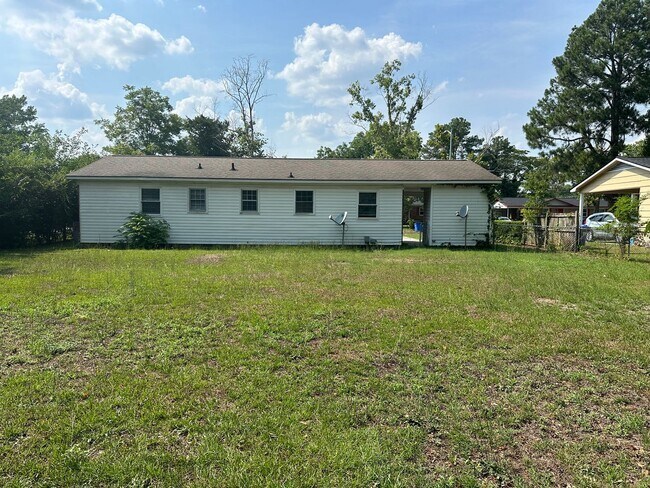 Building Photo - 6517 Portsmouth Dr