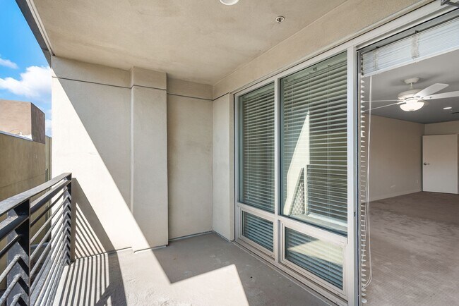 Building Photo - Walkable Little Italy Living – 3BR/3BA with Gated Parking