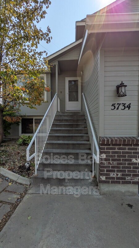 Building Photo - 5734 S Hollyhock Pl
