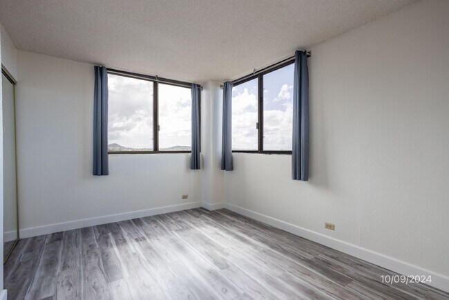 Building Photo - $2,700 / 2br - 2 BED 2 BATH CONDO