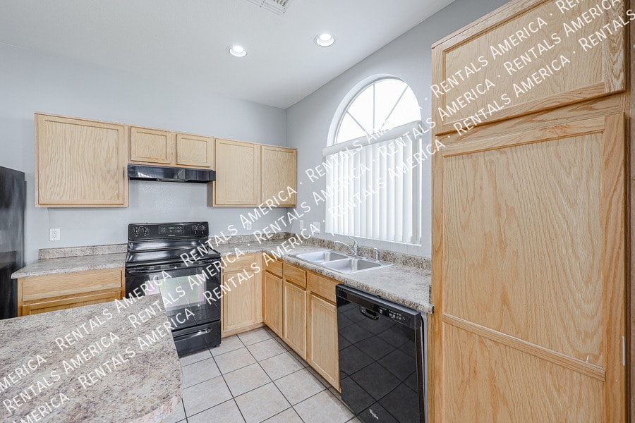 Building Photo - 3672 E Sundance Ave