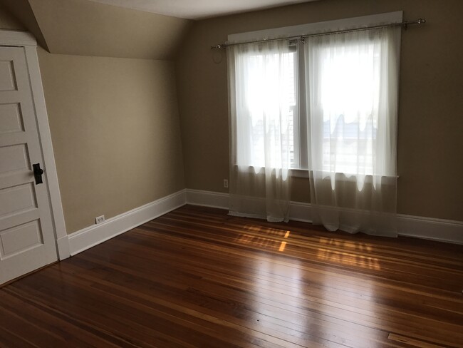 Building Photo - 42 Maplewood Avenue