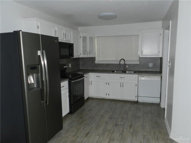 Building Photo - 25 Providence Ave