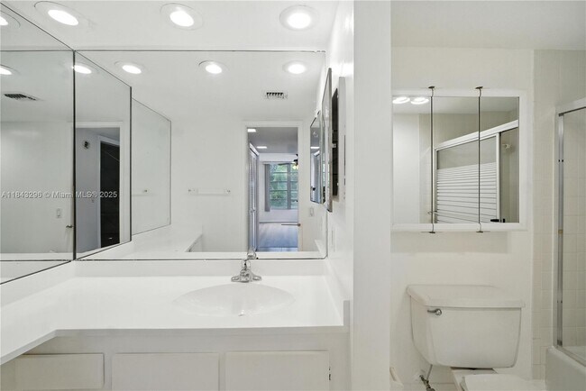 Building Photo - 3850 Oaks Clubhouse Dr