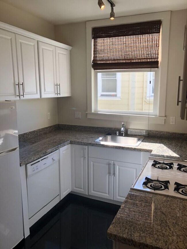 Building Photo - 3155 Broderick St